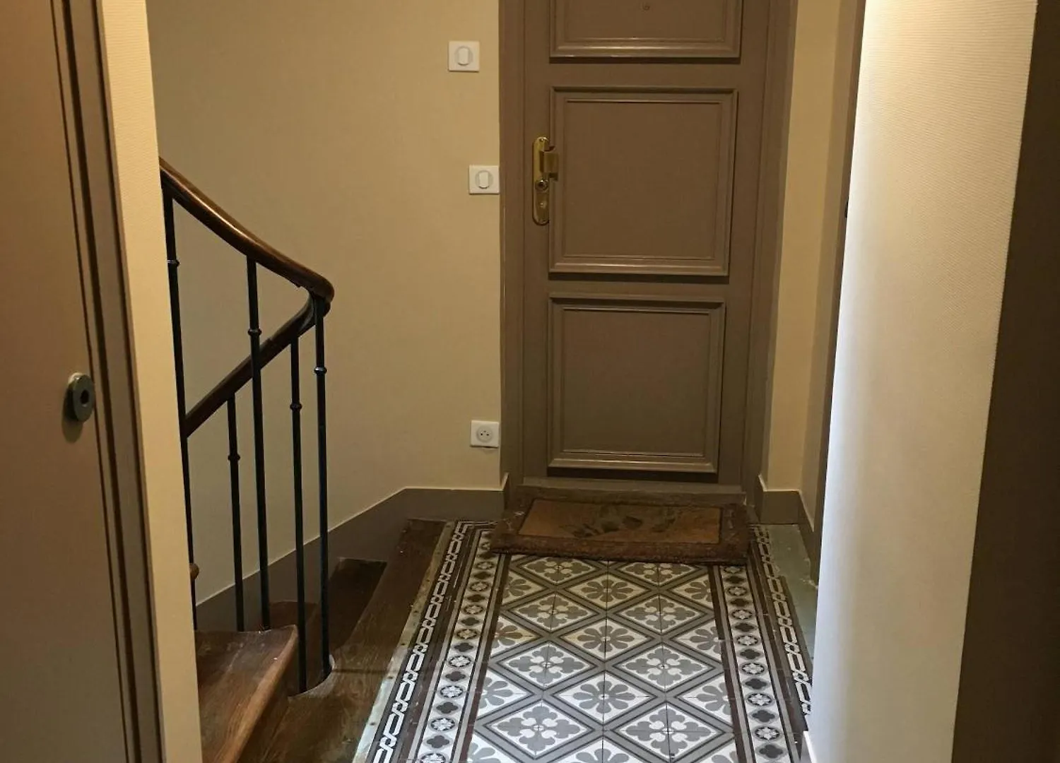 Renovated Terraced Apartment In Montmartre Paris