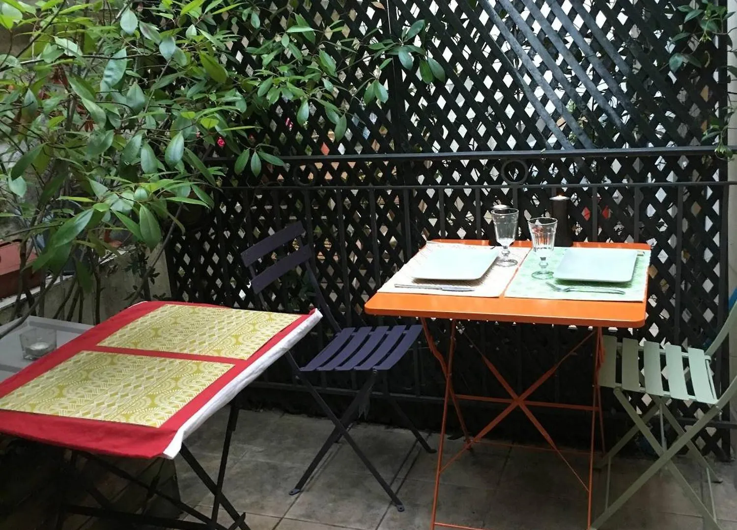 Renovated Terraced Apartment In Montmartre Paris