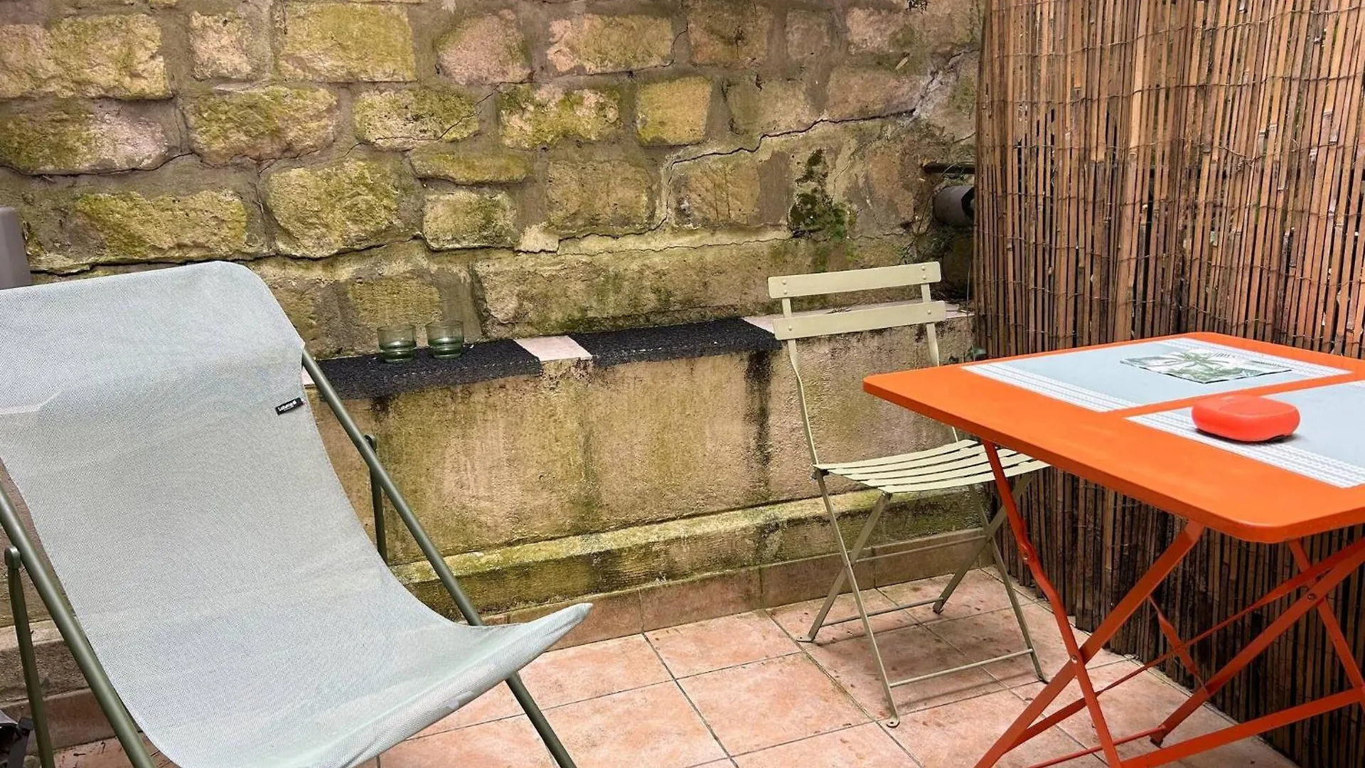 Renovated Terraced Apartment In Montmartre Paris France