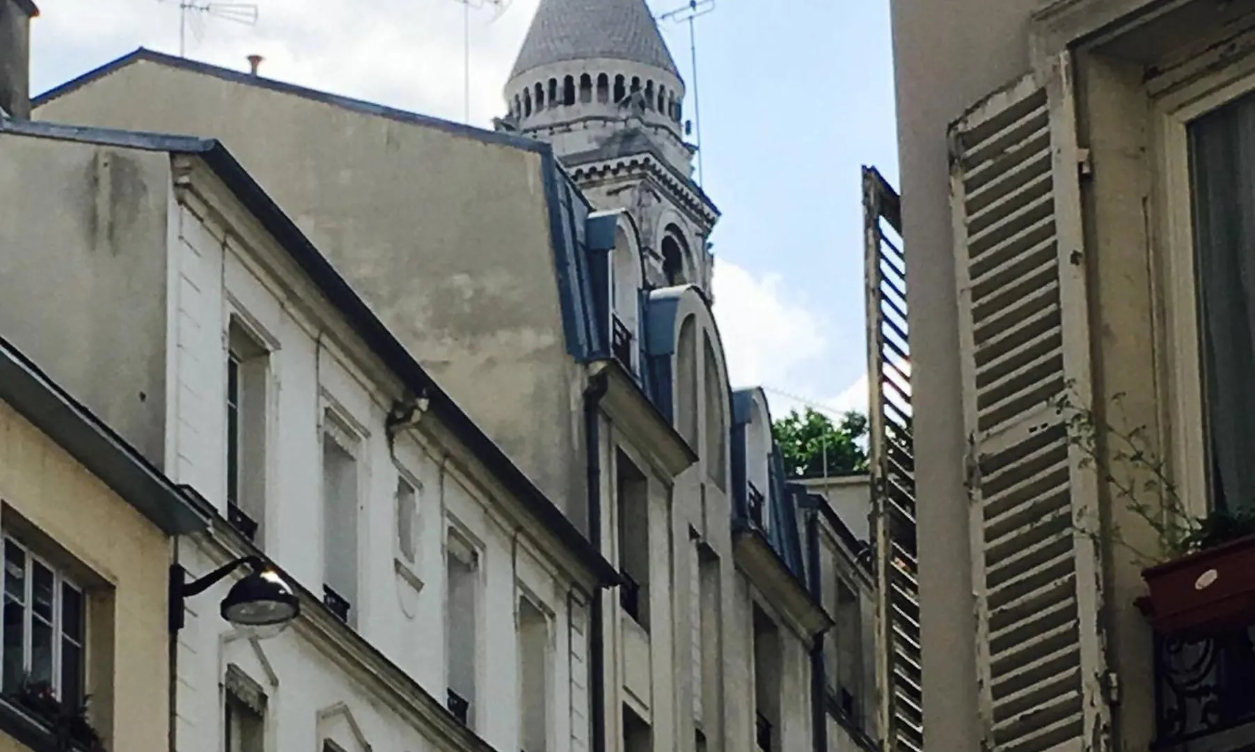 Renovated Terraced Apartment In Montmartre Paris