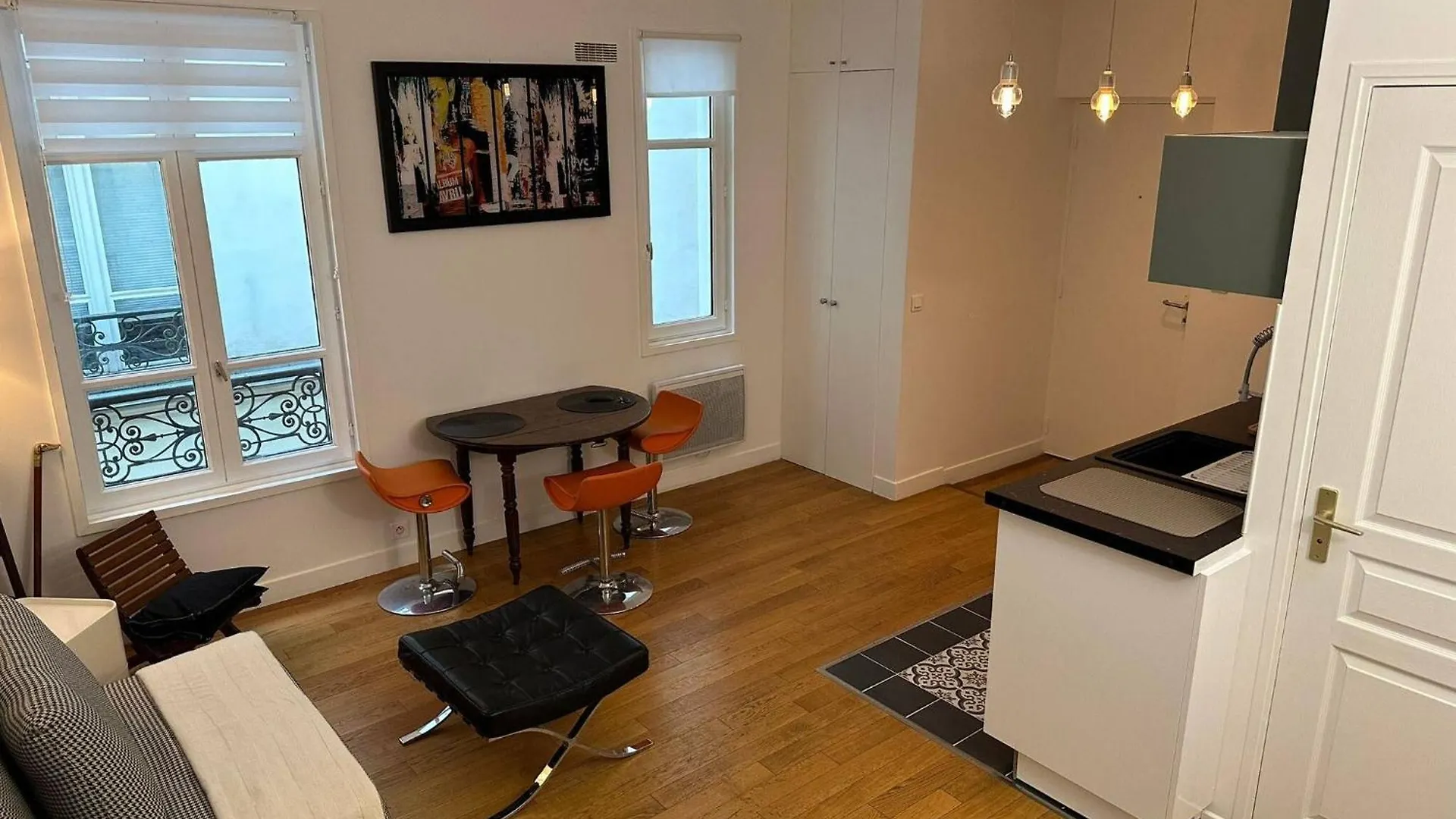 Renovated Terraced Apartment In Montmartre Paris France