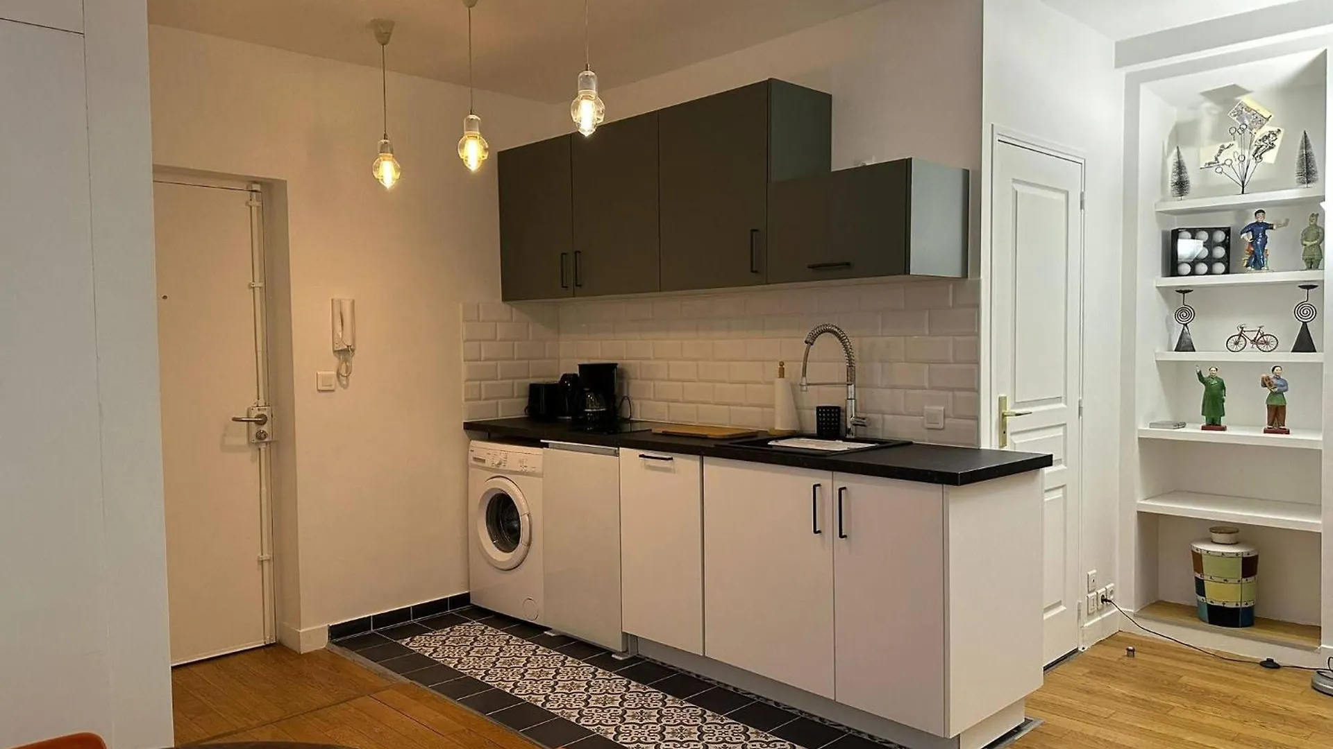 Renovated Terraced Apartment In Montmartre Paris