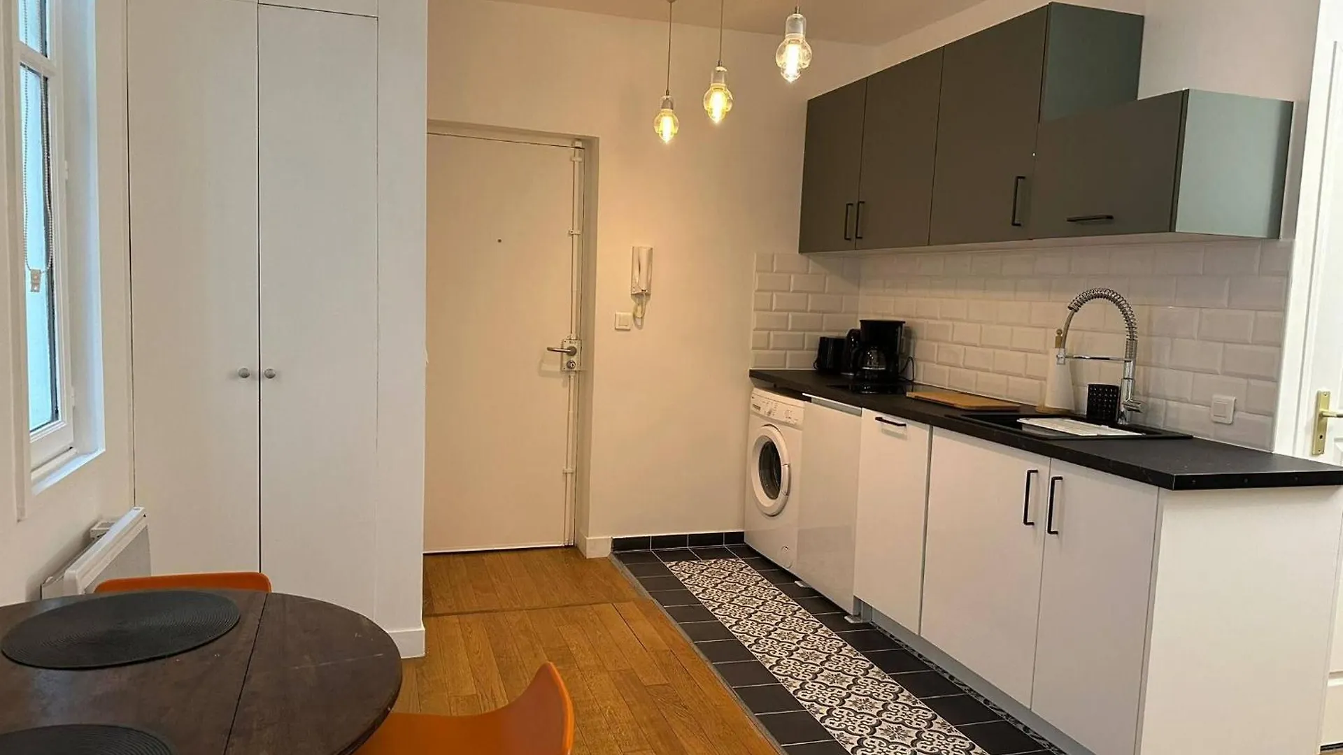Renovated Terraced Apartment In Montmartre Paris